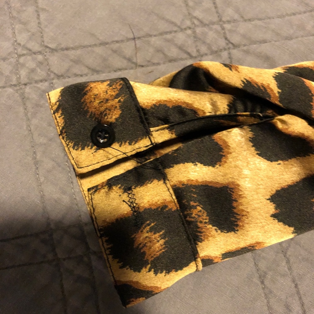 Long sleeve cheetah blouse - Picture 5 of 7